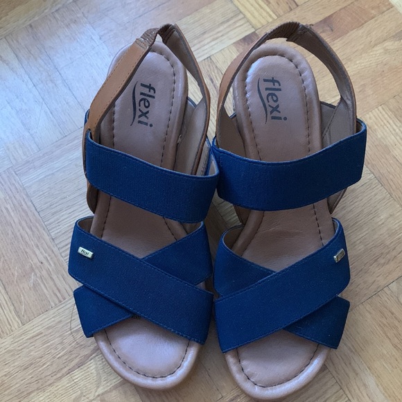 Flexi 🩴 - Picture 3 of 5